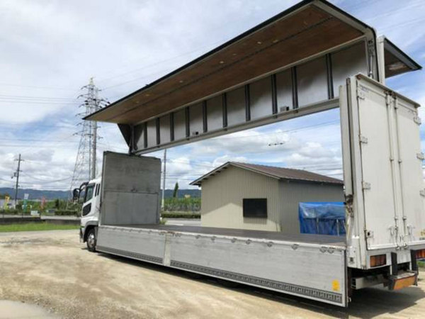 三菱ふそう スーパーグレート低床アルミウイング 積載13.6t（ホワイト