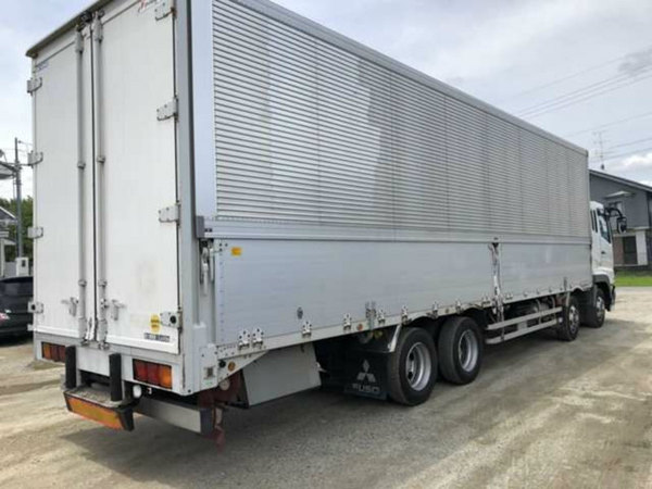 三菱ふそう スーパーグレート低床アルミウイング 積載13.6t（ホワイト