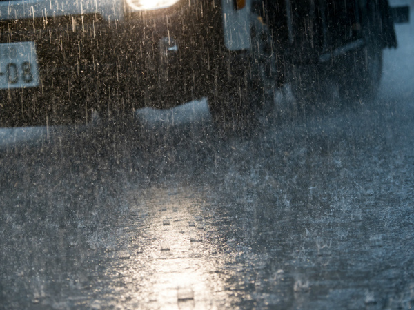 トラックの雨天時走行について